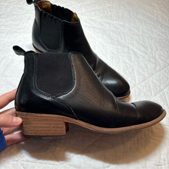 Frye Boots Womens 8 Erin Chelsea Shoes Classic Black Leather Ankle Low - Picture 4 of 13